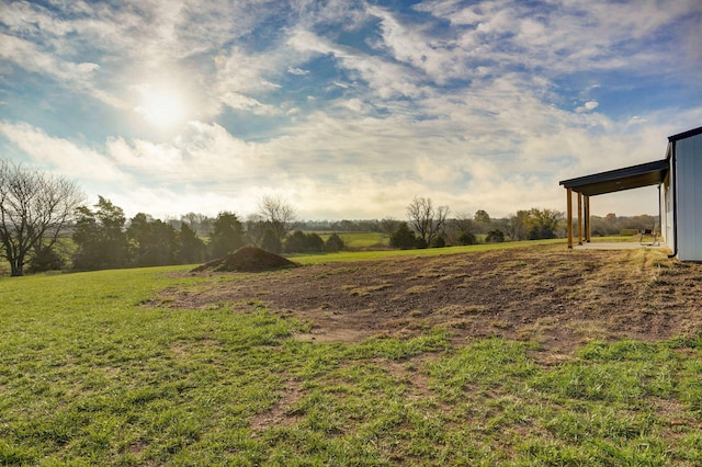 view of yard featuring a rural view