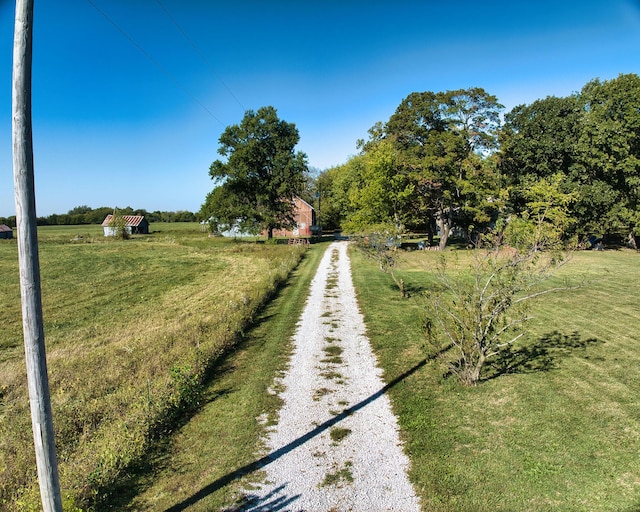 view of yard featuring a rural view