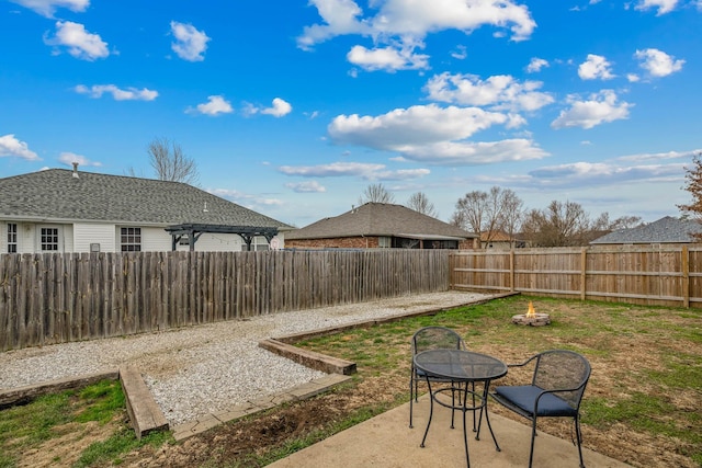 view of yard featuring a patio and a pergola