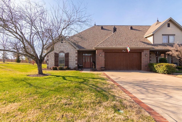 view of front facade featuring a garage and a front yard