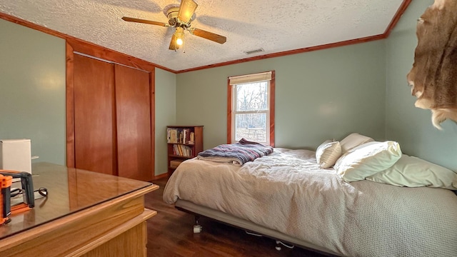 bedroom featuring a textured ceiling, ceiling fan, crown molding, and dark hardwood / wood-style floors