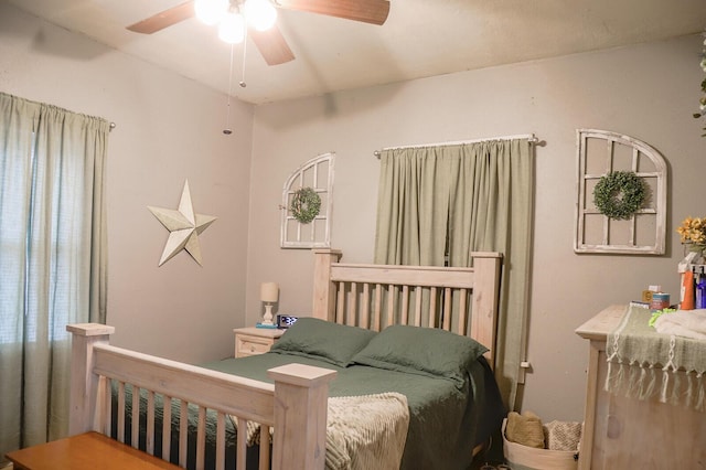 bedroom with ceiling fan