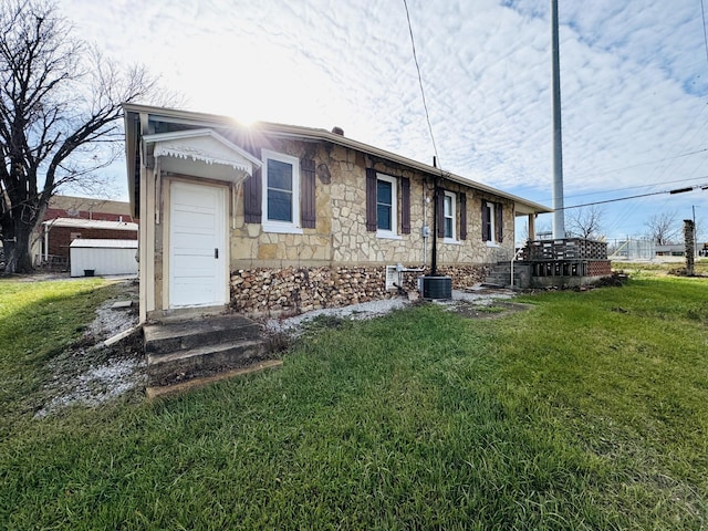 view of front facade with central AC unit and a front yard