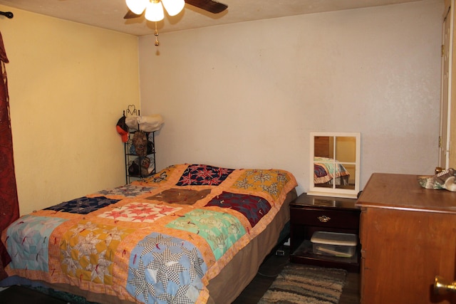 bedroom featuring ceiling fan