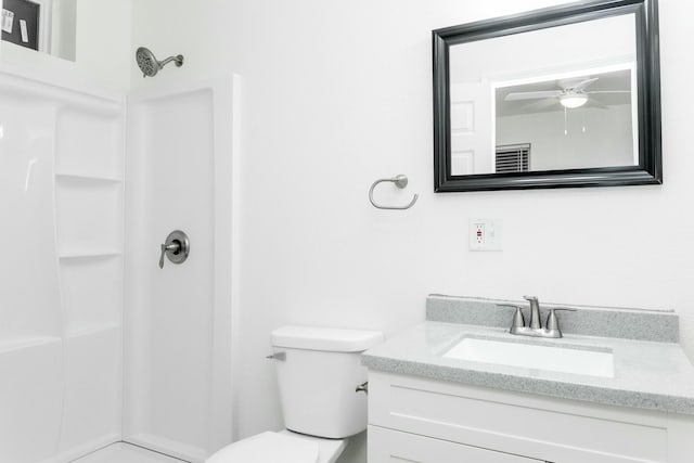 bathroom with a shower, vanity, toilet, and ceiling fan