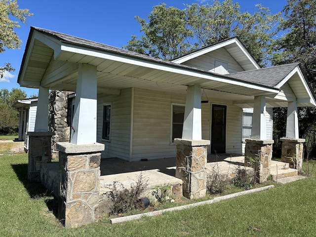 view of front of house with a porch and a front lawn