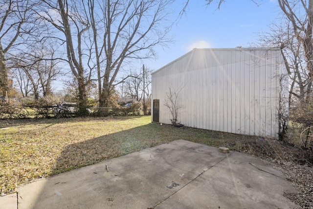 view of yard featuring a patio