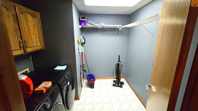 laundry room featuring cabinets and independent washer and dryer