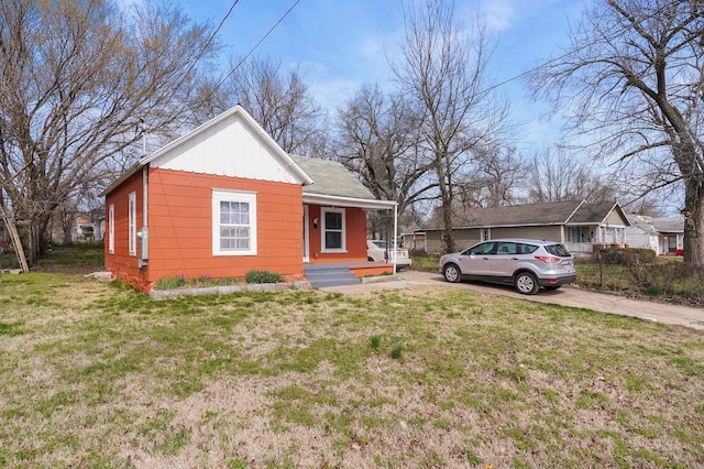 view of front of home with a front yard