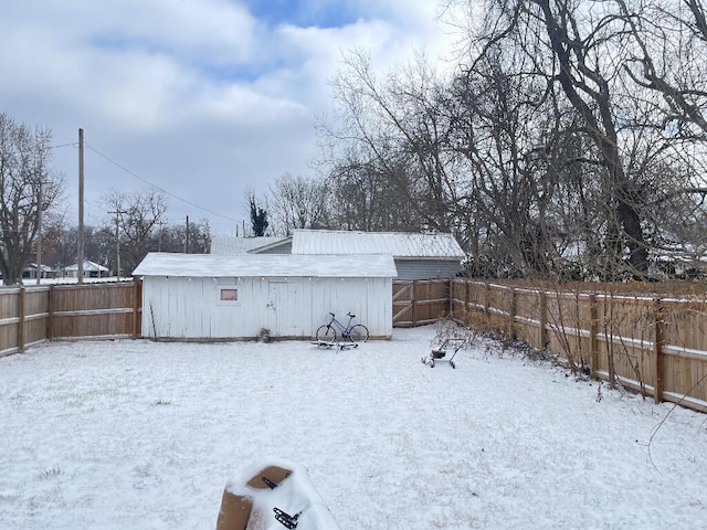 view of yard layered in snow