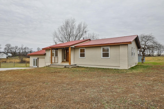 view of front of house featuring a garage and a front lawn