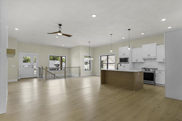 702 S Thornridge Dr, Springfield, MO 65809 - kitchen with appliances with stainless steel finishes, open floor plan, a ceiling fan, recessed lighting, and light countertops