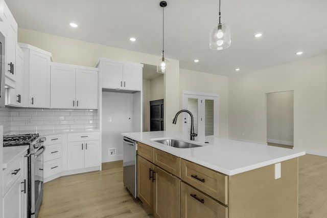 702 S Thornridge Dr, Springfield, MO 65809 - kitchen with a sink, appliances with stainless steel finishes, light wood-style flooring, a kitchen island with sink, and recessed lighting