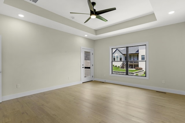 702 S Thornridge Dr, Springfield, MO 65809 - unfurnished room with recessed lighting, ceiling fan, light wood-style flooring, a tray ceiling, and baseboards