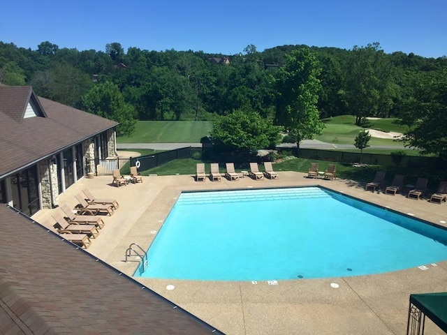 view of swimming pool featuring a patio