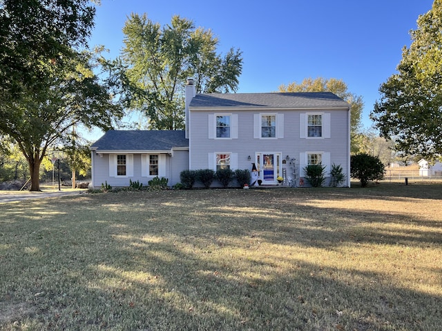 view of front of home featuring a front lawn