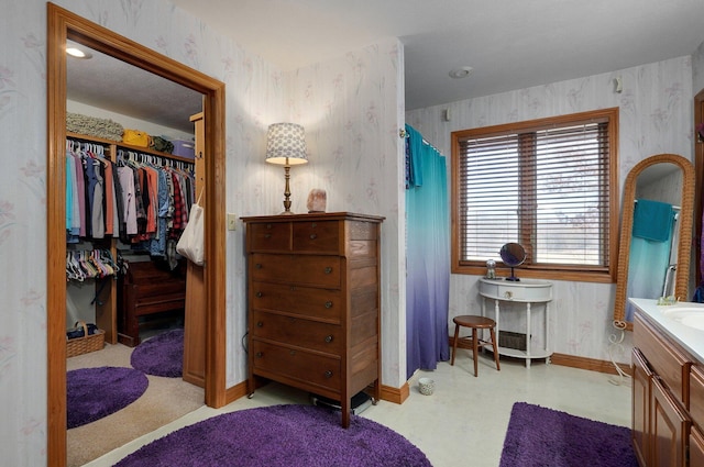 bathroom featuring a shower with curtain and vanity