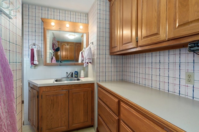 bathroom featuring tasteful backsplash and vanity