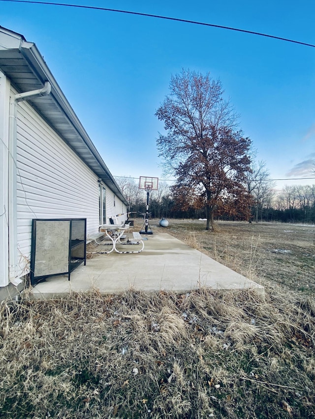 view of yard with a patio