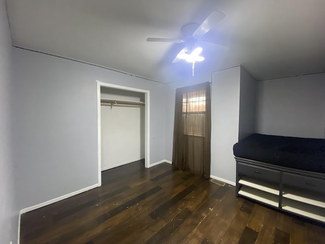 bedroom featuring ceiling fan, dark wood-type flooring, and a closet