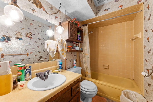 bathroom featuring shower / tub combo, wallpapered walls, toilet, and vanity