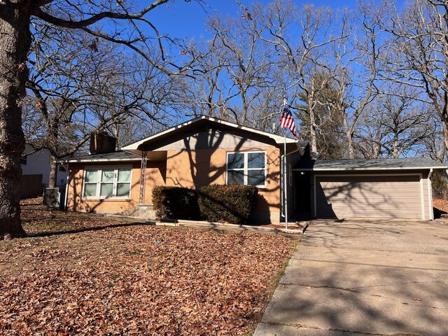 view of front facade with a garage