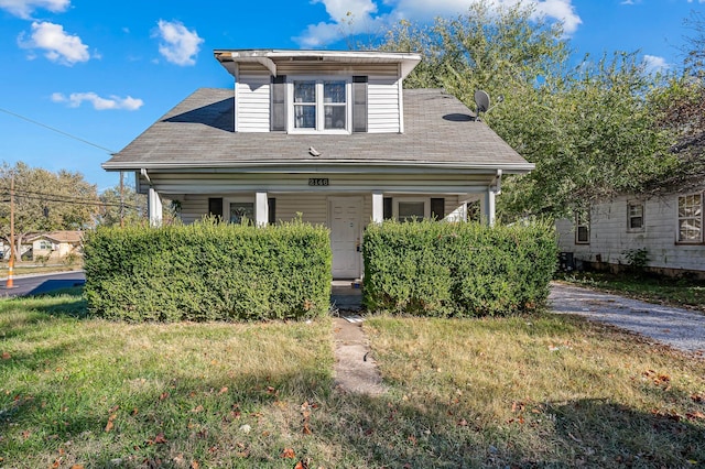 view of front of property with a front yard