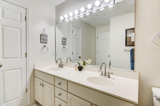 189 Avondale Dr Unit 91-6, Branson, MO 65616 - bathroom featuring vanity, toilet, and a textured ceiling