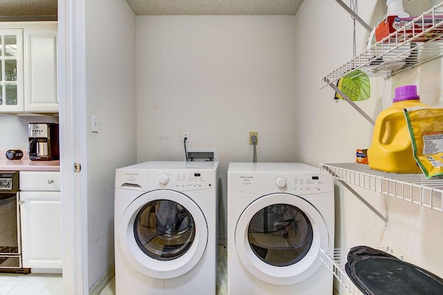 189 Avondale Dr Unit 91-6, Branson, MO 65616 - laundry room with washing machine and clothes dryer and a textured ceiling