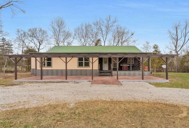 view of front of property featuring a patio