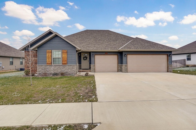 view of front of home featuring a front yard and a garage