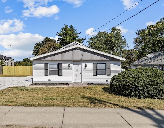 view of front of home featuring a front yard