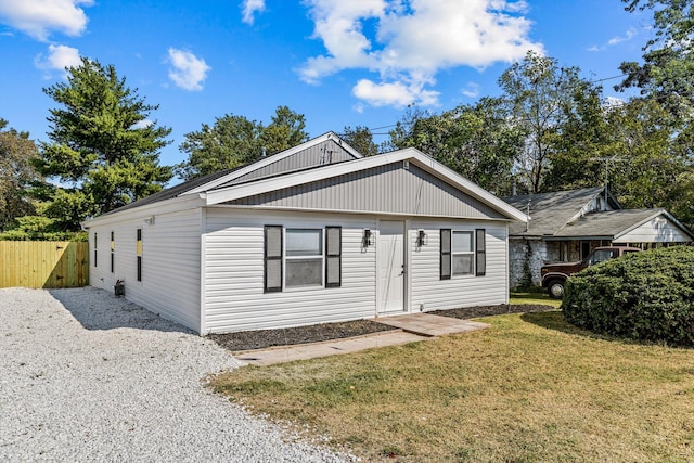 view of front of property with a front lawn