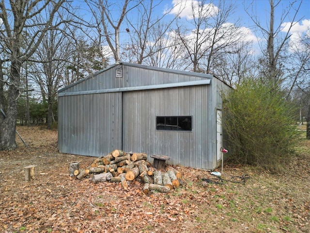 view of outbuilding