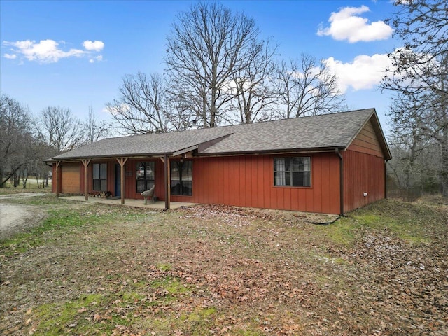 ranch-style house featuring a porch