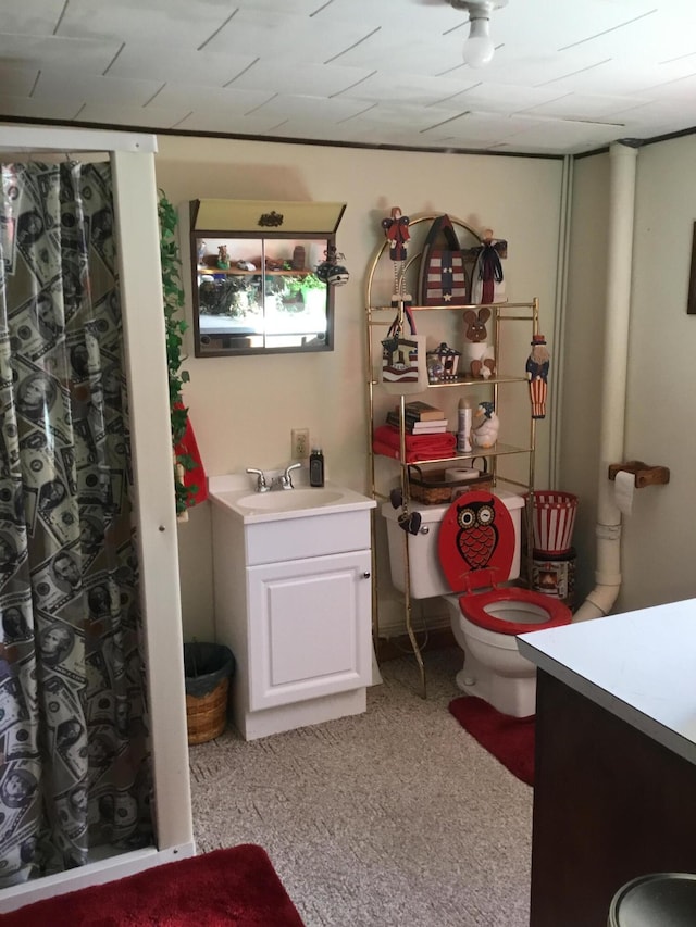 bathroom with a shower with shower curtain, vanity, and toilet