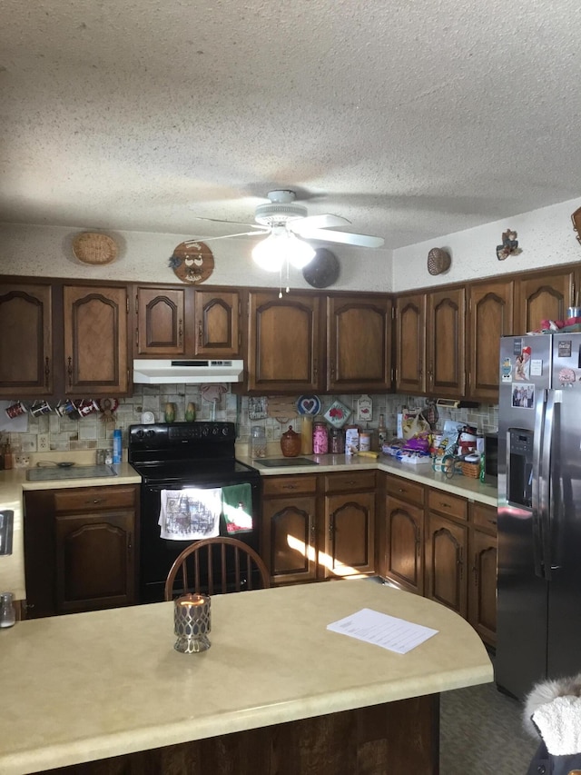 kitchen featuring stainless steel refrigerator with ice dispenser, a textured ceiling, dark brown cabinetry, ceiling fan, and electric range