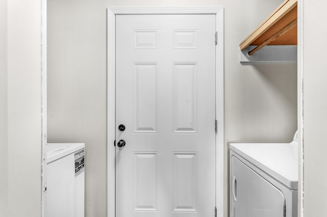 laundry room with washing machine and clothes dryer