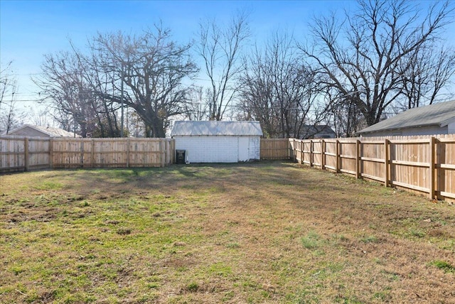 view of yard with a storage unit