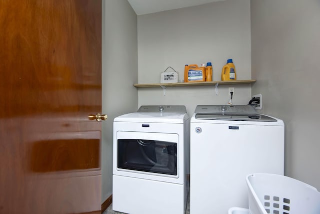 laundry room with washing machine and dryer