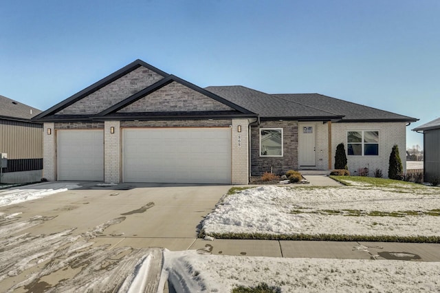 view of front facade featuring a garage