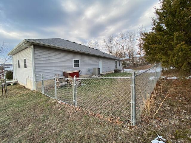 view of side of property featuring a yard