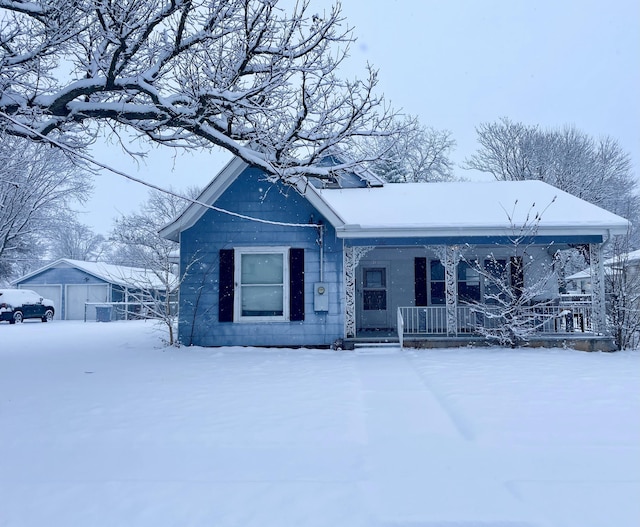 view of front of property featuring a porch