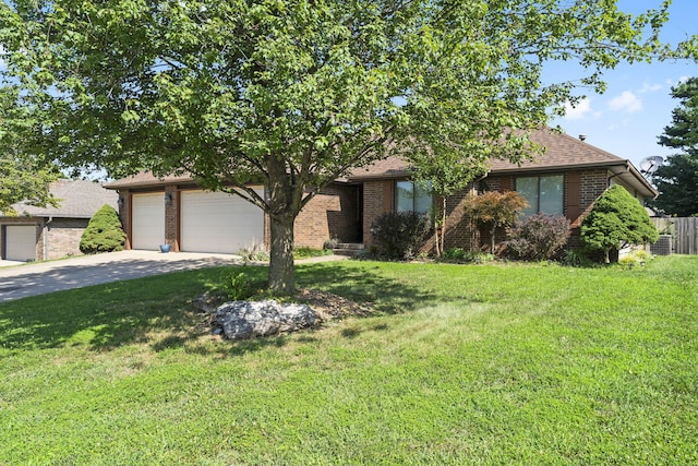 3417 W Beechwood St, Springfield, MO 65807 - view of front of home featuring a garage and a front lawn