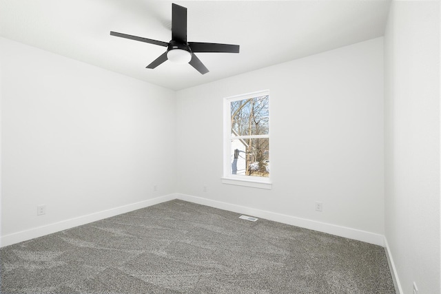 unfurnished room featuring ceiling fan and carpet