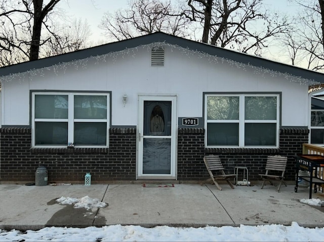 view of front of house featuring a patio