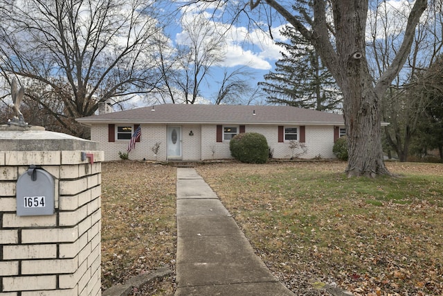 view of front of property with a front lawn