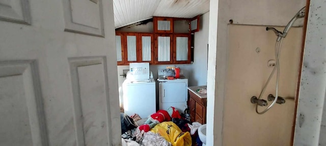 laundry room with washing machine and dryer