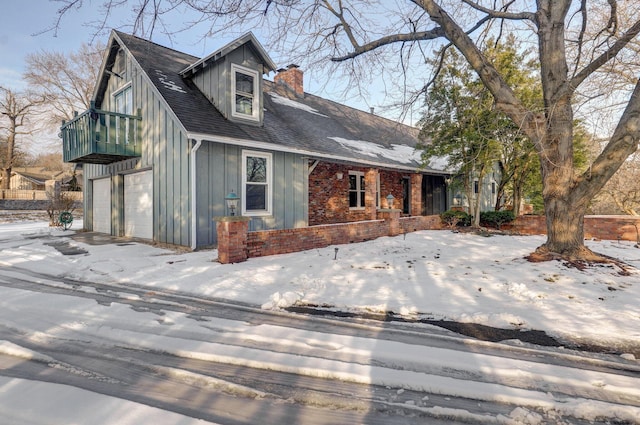 view of front facade with a garage