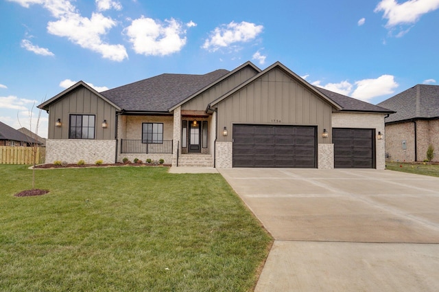 view of front of home featuring a front lawn and a garage